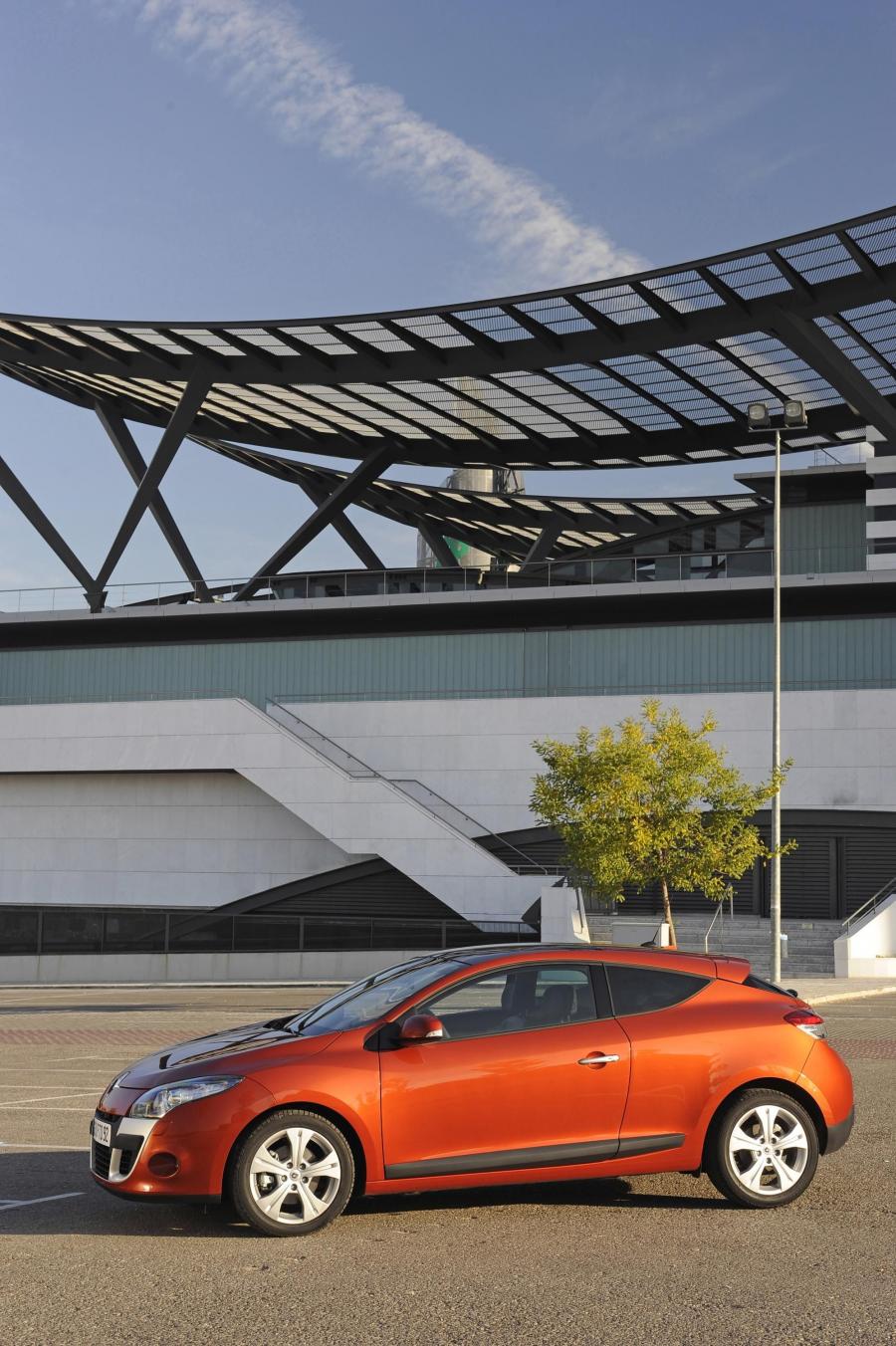  Renault Megane Coupe 2009 года  (фото 15 из 73)